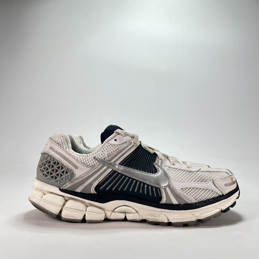 Nike Zoom Vomero 5 White Navy Silver Running Shoes HV2412-100 Women's Size 9.5